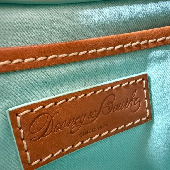 Dooney & Bourke Disney Epcot Flower & Garden 2020 Crossbody Bag Pink Minnie EUC - Picture 12 of 16